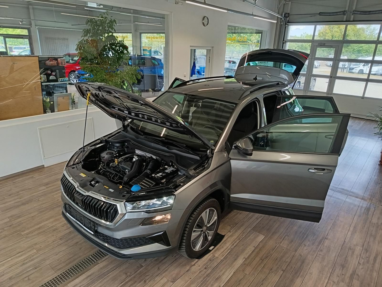 Skoda Karoq Style 1,5TSI DSG*AHK-VORBER*NAVI*LED*R-KAM - SUV/ Geländewagen: das Bild 2 Skoda Karoq Style 1,5TSI DSG*AHK-VORBER*NAVI*LED*R-KAM - SUV/ Geländewagen: das Bild 2