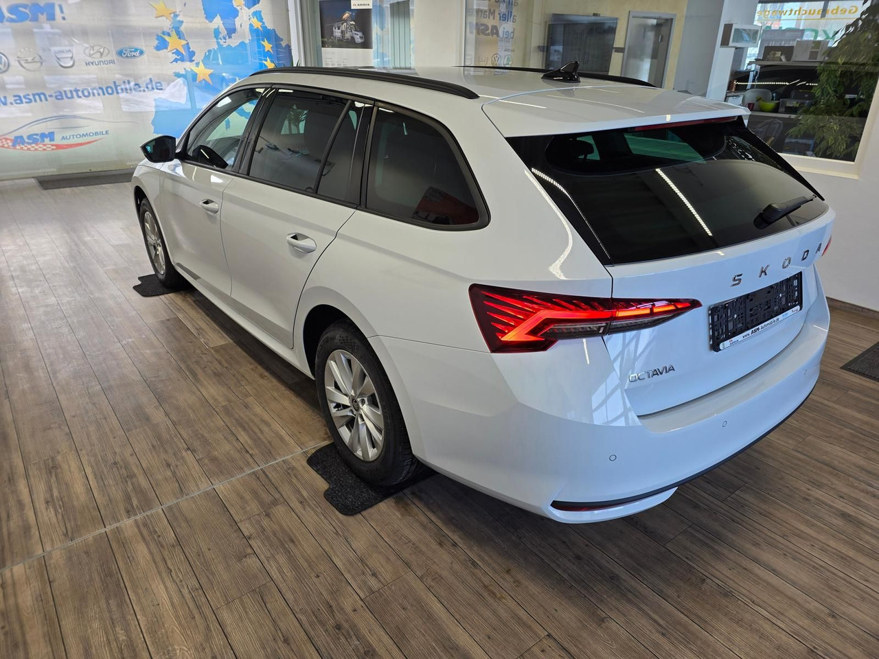 Skoda Octavia Combi Selection DSG*AHK*WINTERPAKET*LED - Kombi: das Bild 4 Skoda Octavia Combi Selection DSG*AHK*WINTERPAKET*LED - Kombi: das Bild 4