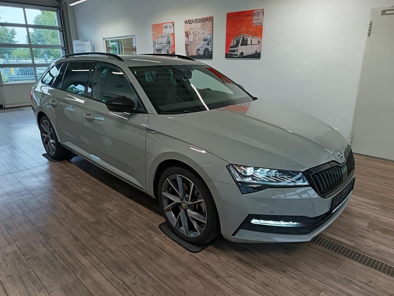 Skoda Superb Combi Sportline 2.0TSI DSG4x4*AHK*DCC*ACC - Kombi: das Bild 3 Skoda Superb Combi Sportline 2.0TSI DSG4x4*AHK*DCC*ACC - Kombi: das Bild 3