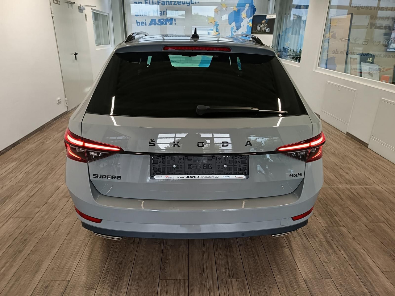 Skoda Superb Combi Sportline 2.0TSI DSG4x4*AHK*DCC*ACC - Kombi: das Bild 5 Skoda Superb Combi Sportline 2.0TSI DSG4x4*AHK*DCC*ACC - Kombi: das Bild 5