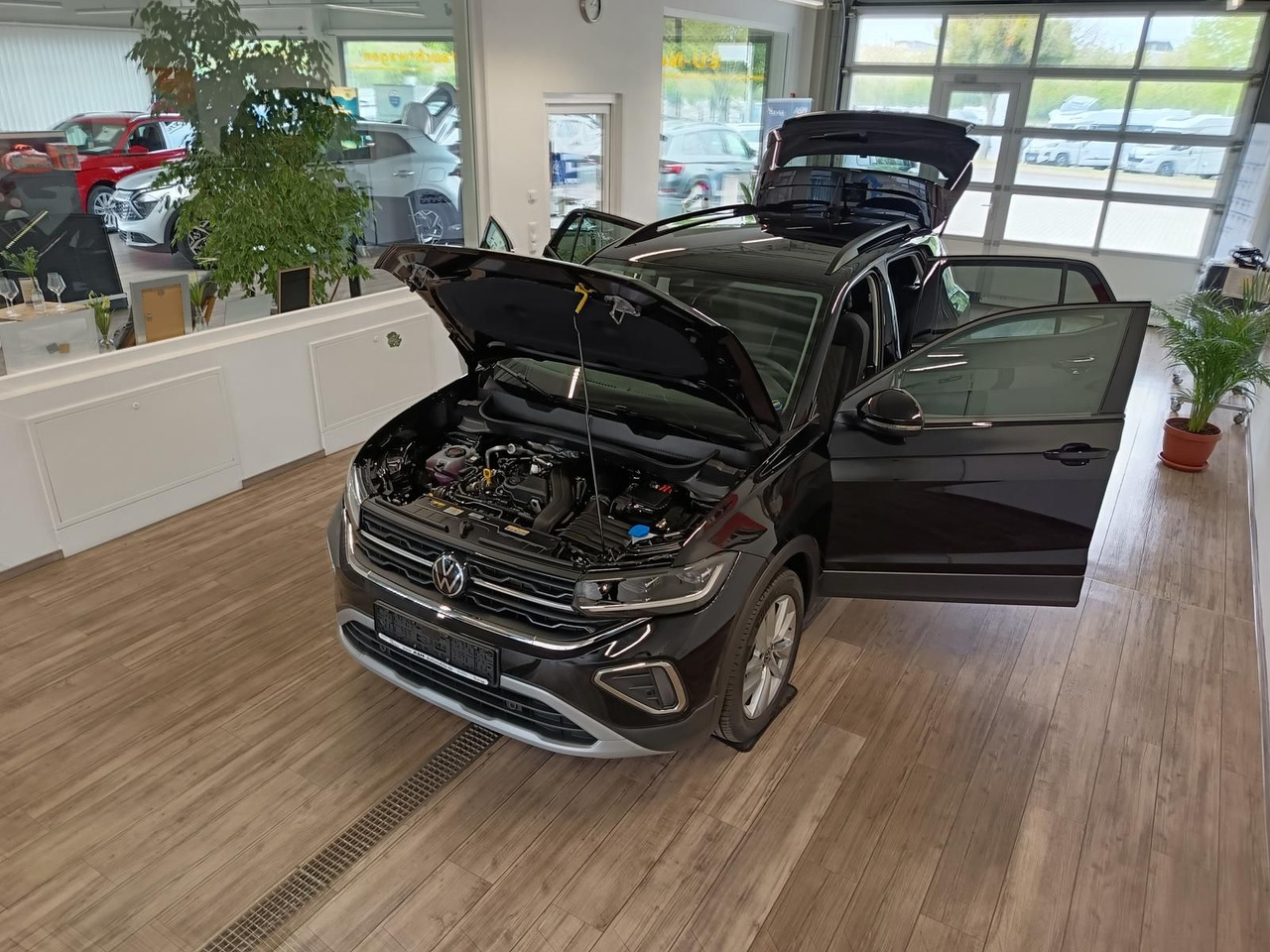 Volkswagen T-Cross Life 1.5 TSI DSG*AHK*MATRIX LED*ACC*SHZ* - SUV/ Geländewagen: das Bild 2 Volkswagen T-Cross Life 1.5 TSI DSG*AHK*MATRIX LED*ACC*SHZ* - SUV/ Geländewagen: das Bild 2