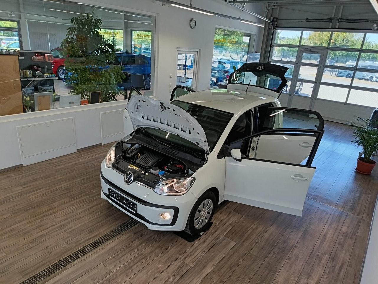 Volkswagen up! move up! 1.0*R-KAM*PDC*SHZ*MAPS+MORE*DAB*NSW - PKW: das Bild 2 Volkswagen up! move up! 1.0*R-KAM*PDC*SHZ*MAPS+MORE*DAB*NSW - PKW: das Bild 2