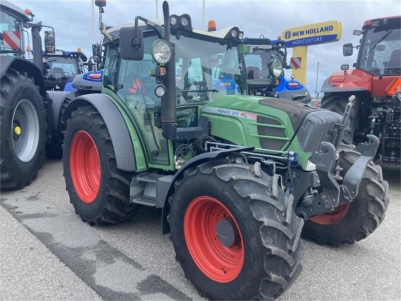 Fendt 211 Vario TMS - Traktor: das Bild 1 Fendt 211 Vario TMS - Traktor: das Bild 1
