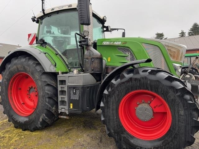 Fendt 828 Vario S4 Profi - Traktor: das Bild 2 Fendt 828 Vario S4 Profi - Traktor: das Bild 2