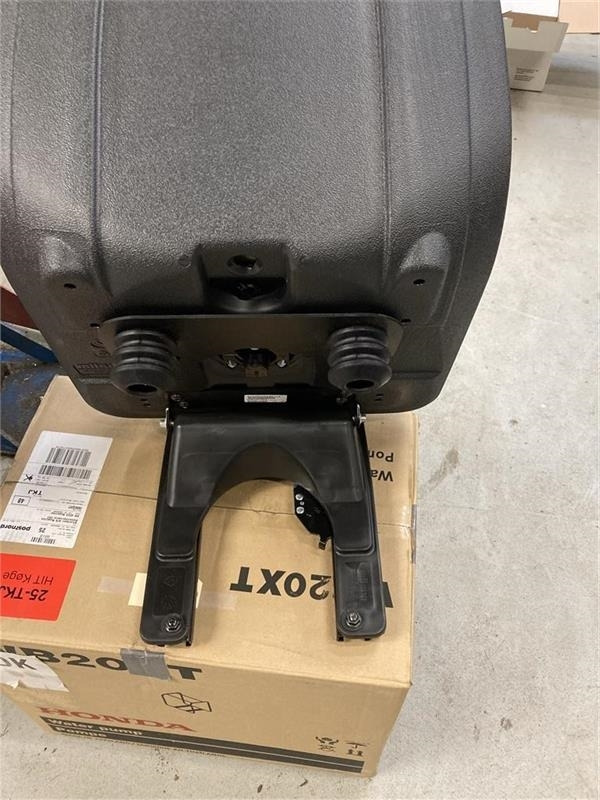 Husqvarna P524X Efi Sæde - Fabriksnyt 591352601 - Sitz für Landmaschine: das Bild 3 Husqvarna P524X Efi Sæde - Fabriksnyt 591352601 - Sitz für Landmaschine: das Bild 3