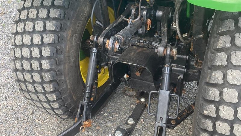 John Deere 3033 R - Kommunaltraktor: das Bild 5 John Deere 3033 R - Kommunaltraktor: das Bild 5
