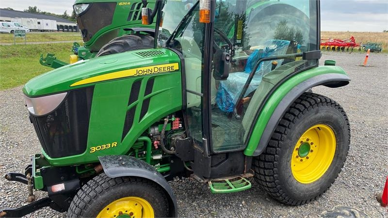 John Deere 3033 R - Kommunaltraktor: das Bild 1 John Deere 3033 R - Kommunaltraktor: das Bild 1