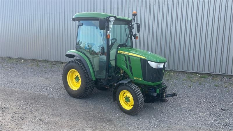 John Deere 3033 R - Kommunaltraktor: das Bild 2 John Deere 3033 R - Kommunaltraktor: das Bild 2
