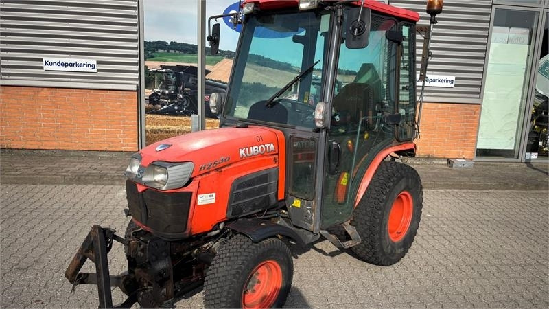 Kubota B2530 HST B2530 - Kommunaltraktor: das Bild 1 Kubota B2530 HST B2530 - Kommunaltraktor: das Bild 1