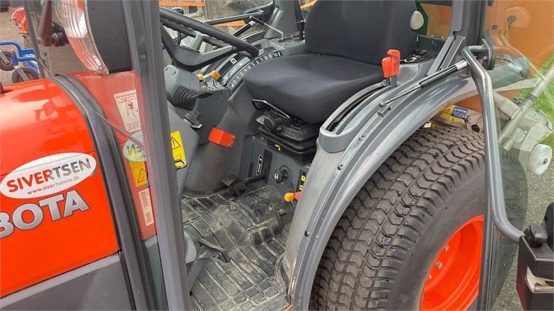 Kubota STW37 Kompakttraktor - Kommunaltraktor: das Bild 4 Kubota STW37 Kompakttraktor - Kommunaltraktor: das Bild 4