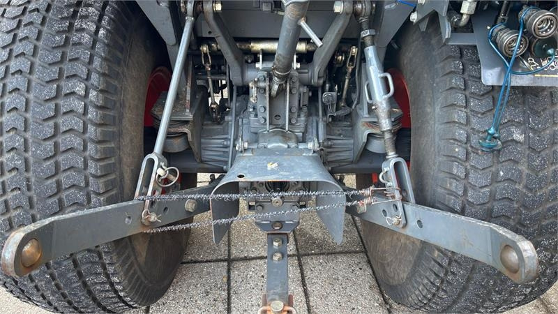 Kubota STW37 Kompakttraktor - Kommunaltraktor: das Bild 5 Kubota STW37 Kompakttraktor - Kommunaltraktor: das Bild 5