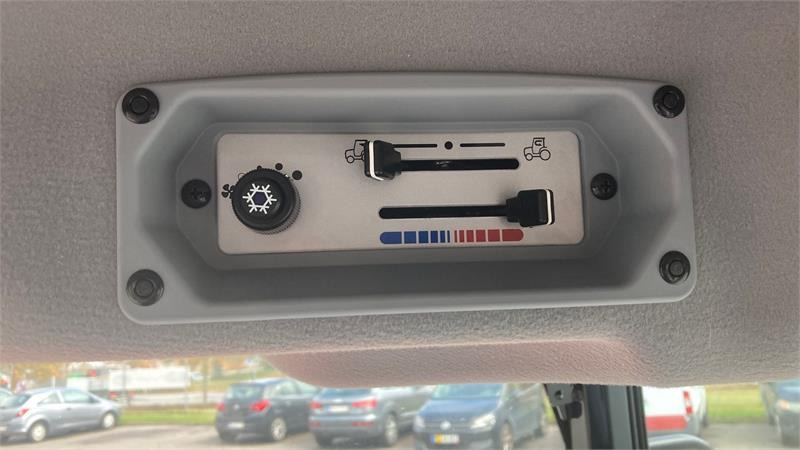 Kommunaltraktor Massey Ferguson 1765 M HC: das Bild 17 Kommunaltraktor Massey Ferguson 1765 M HC: das Bild 17