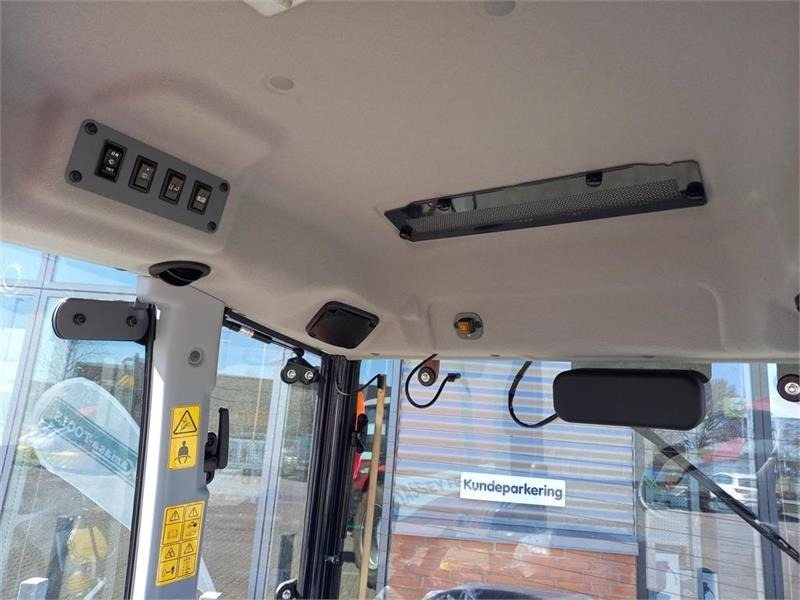 Kommunaltraktor Massey Ferguson 1765 M HC: das Bild 12 Kommunaltraktor Massey Ferguson 1765 M HC: das Bild 12