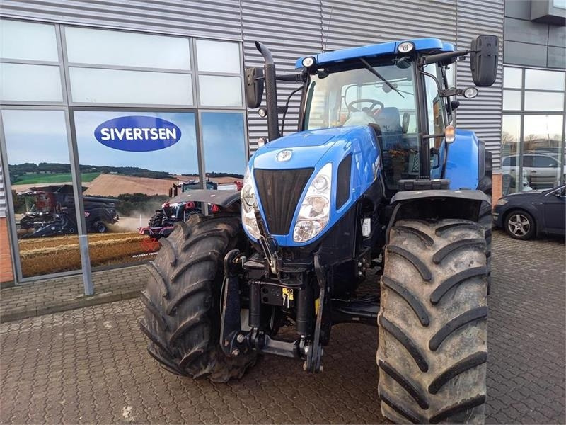 New Holland T7.220 - Traktor: das Bild 3 New Holland T7.220 - Traktor: das Bild 3