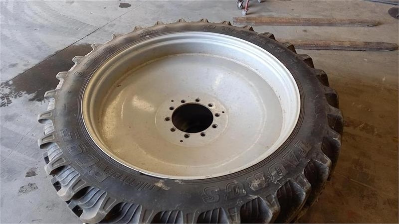 Taurus Sprøjtehjul 340/85R48 Taurus RC95. - Reifen für Landmaschine: das Bild 1 Taurus Sprøjtehjul 340/85R48 Taurus RC95. - Reifen für Landmaschine: das Bild 1