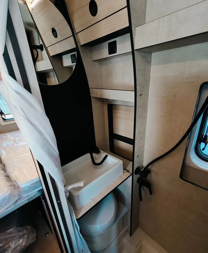 Camper Van, Zustand - NEU FORD Rimor NEW Ford Van 238 Truma Diesel Roller Shutters Remis AUTOMAT: das Bild 10