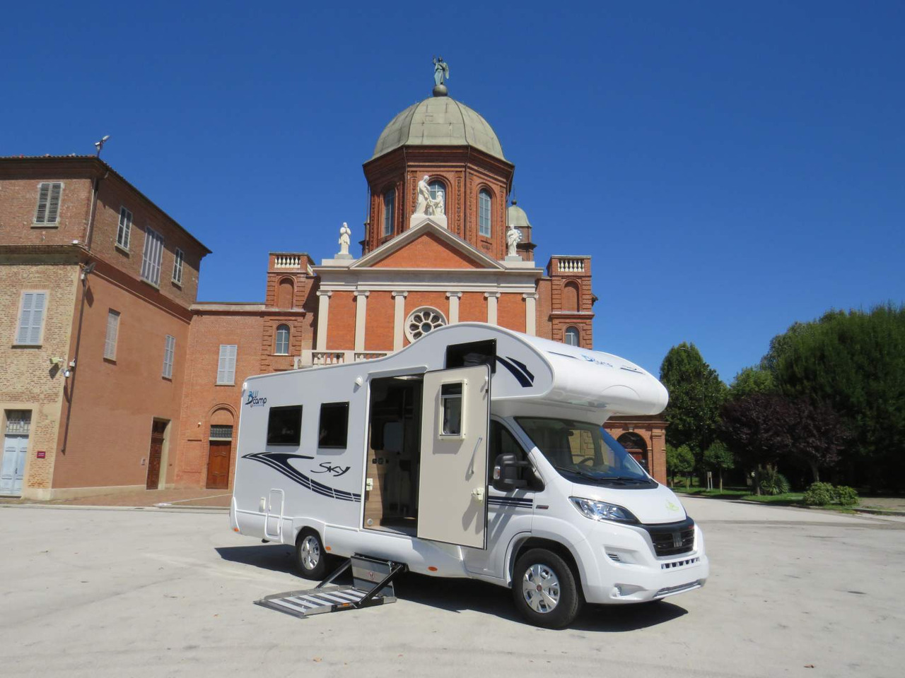 Alkoven Wohnmobil, Zustand - NEU Fiat Ducato RETRACTABLE PLATFORM (300KG CAPACITY): das Bild 9