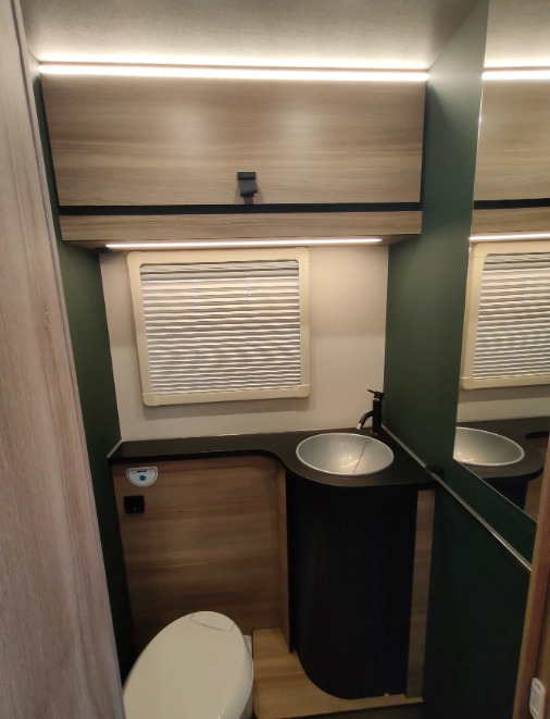 Camper Van, Zustand - NEU RIMOR Rimor KILIG 95 Plus NEW Retrofitted 5 Passenger Winter Camera Navigation: das Bild 19
