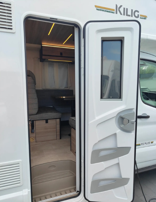 Camper Van, Zustand - NEU RIMOR Rimor KILIG 95 Plus NEW Retrofitted 5 Passenger Winter Camera Navigation: das Bild 12