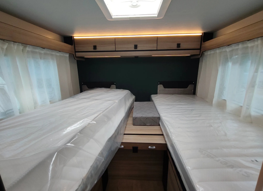 Camper Van, Zustand - NEU RIMOR Rimor KILIG 95 Plus NEW Retrofitted 5 Passenger Winter Camera Navigation: das Bild 20