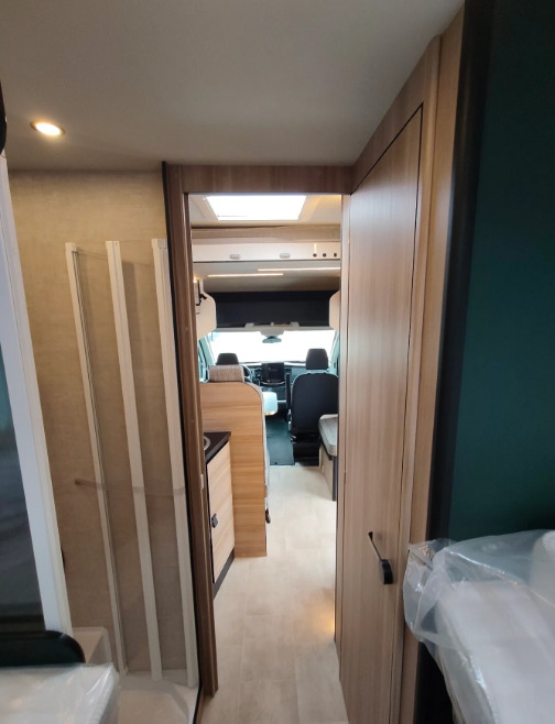 Camper Van, Zustand - NEU RIMOR Rimor KILIG 95 Plus NEW Retrofitted 5 Passenger Winter Camera Navigation: das Bild 22