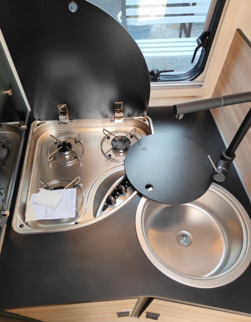 Camper Van, Zustand - NEU RIMOR Rimor KILIG 95 Plus NEW Retrofitted 5 Passenger Winter Camera Navigation: das Bild 24