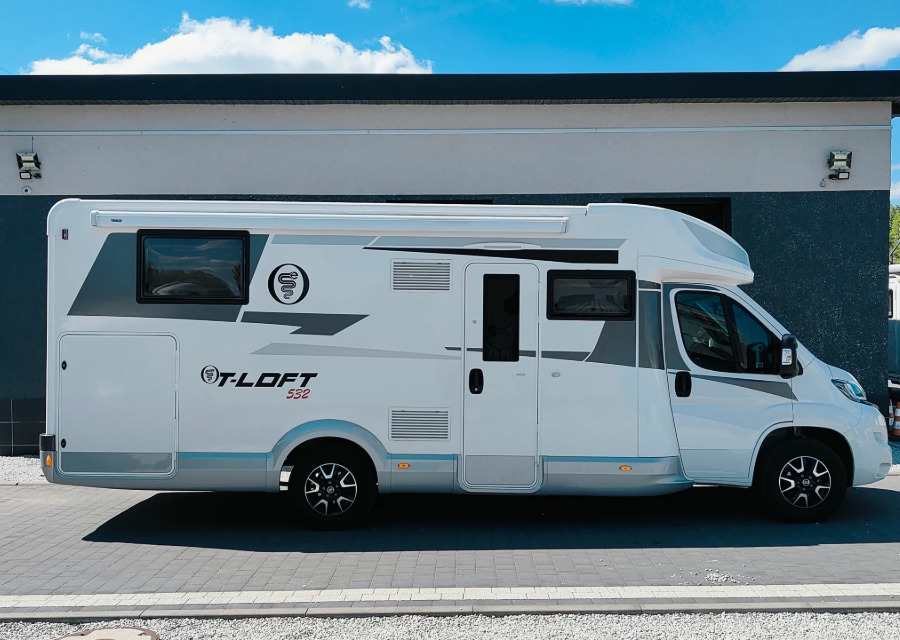 Fiat Ducato Elnagh T-Loft 532 Motorhome | 2024 | Winter Package | Solar Panel | Reversing Camera | Alarm | 17,000 km - Wohnmobil: das Bild 3 Fiat Ducato Elnagh T-Loft 532 Motorhome | 2024 | Winter Package | Solar Panel | Reversing Camera | Alarm | 17,000 km - Wohnmobil: das Bild 3