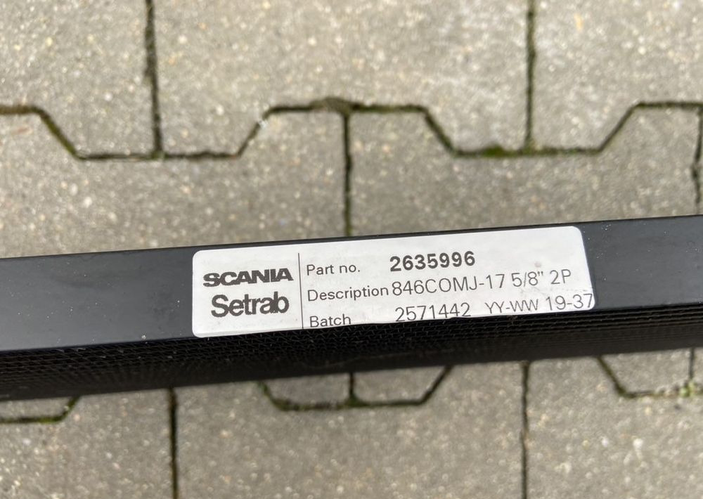 Chłodnica oleju Scania R S V8 2635996 - Ölkühler für LKW: das Bild 3 Chłodnica oleju Scania R S V8 2635996 - Ölkühler für LKW: das Bild 3