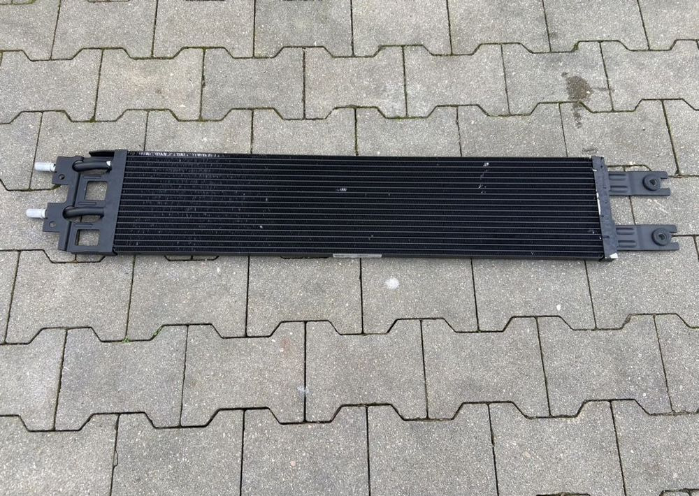 Chłodnica oleju Scania R S V8 2635996 - Ölkühler für LKW: das Bild 1 Chłodnica oleju Scania R S V8 2635996 - Ölkühler für LKW: das Bild 1