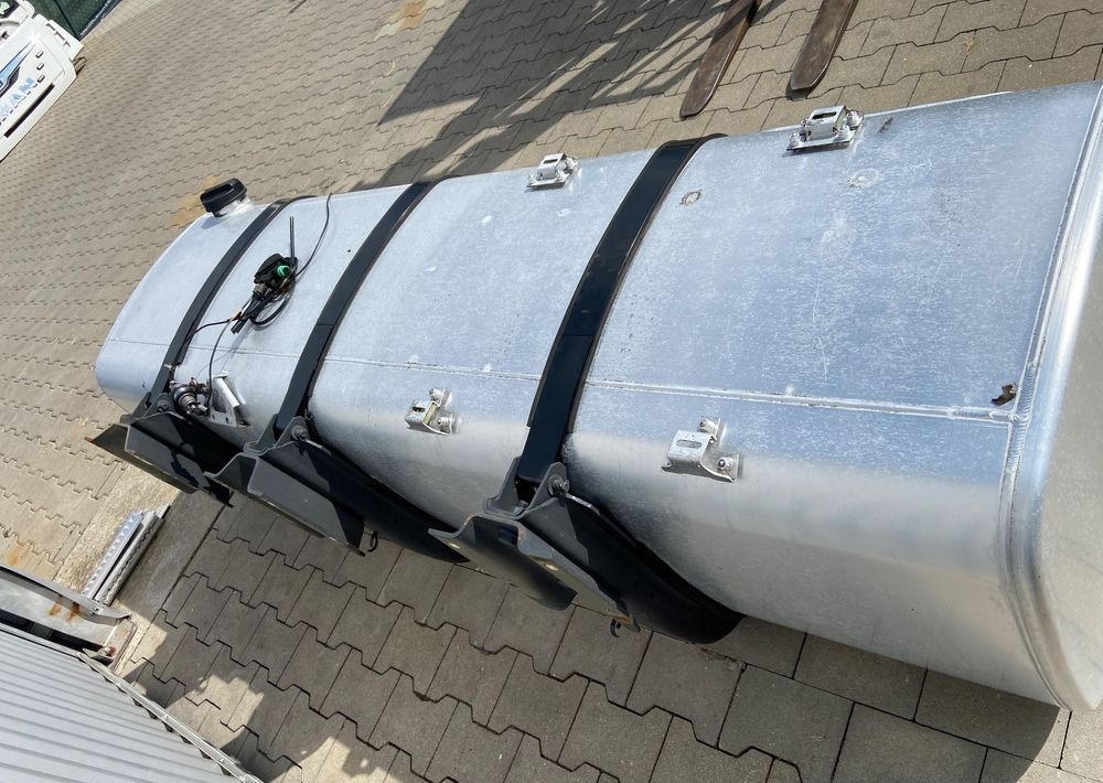 Zbiornik paliwa DAF XF CF 845 litrów bak kompletny - Kraftstofftank für LKW: das Bild 4 Zbiornik paliwa DAF XF CF 845 litrów bak kompletny - Kraftstofftank für LKW: das Bild 4