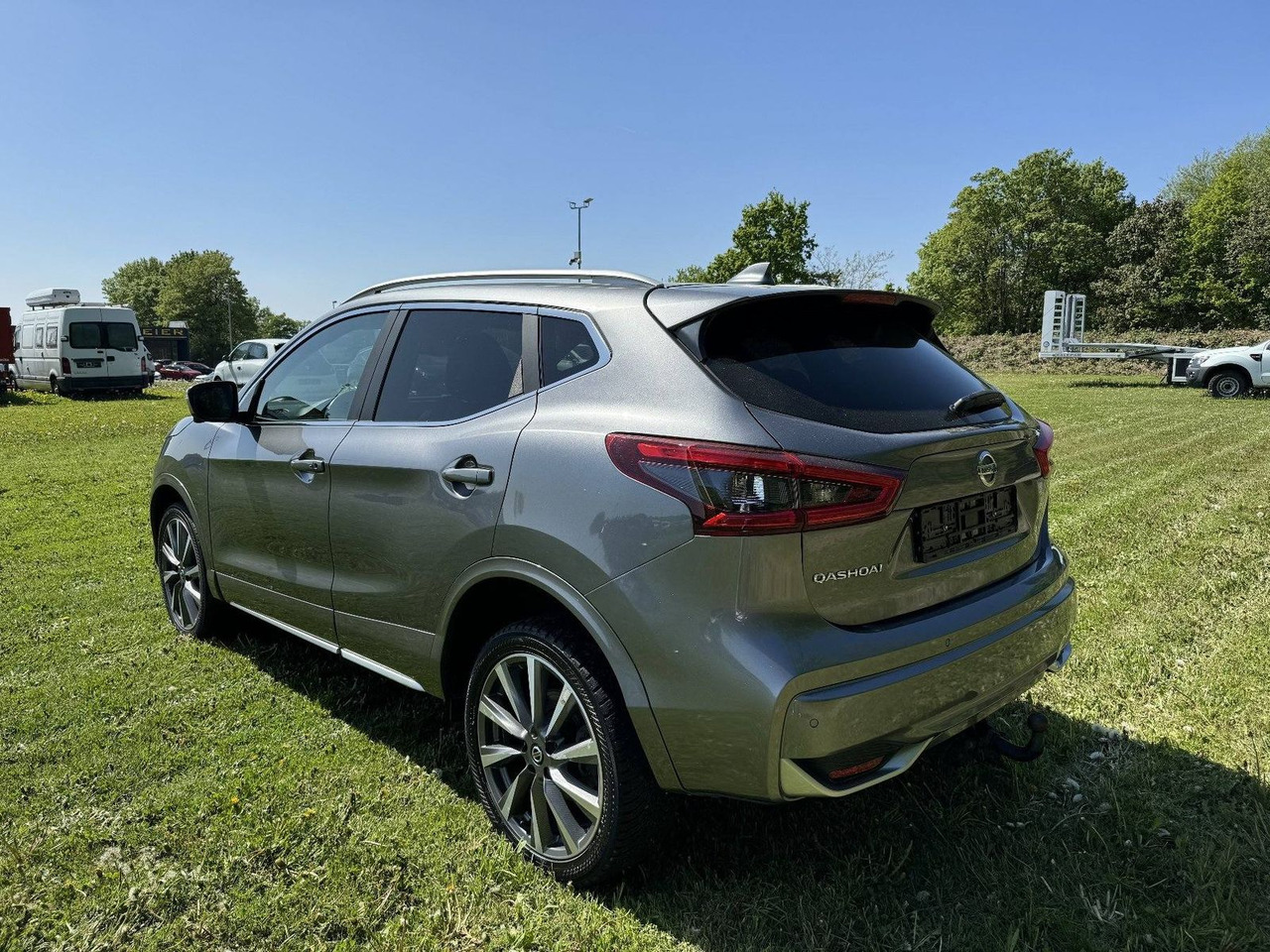 Nissan Qashqai 1.7 dCi N-Connecta 4x4 ALLRAD AUTOMATIK - SUV/ Geländewagen: das Bild 3 Nissan Qashqai 1.7 dCi N-Connecta 4x4 ALLRAD AUTOMATIK - SUV/ Geländewagen: das Bild 3