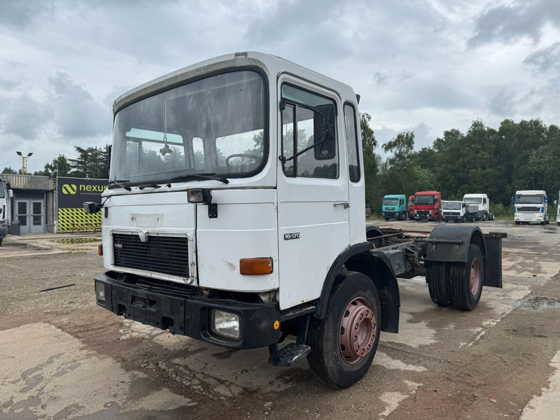 MAN 16.170 (BIG AXLE / STEEL SUSPENSION / 6 CYLINDER WITH MANUAL PUMP) - Sattelzugmaschine: das Bild 1 MAN 16.170 (BIG AXLE / STEEL SUSPENSION / 6 CYLINDER WITH MANUAL PUMP) - Sattelzugmaschine: das Bild 1