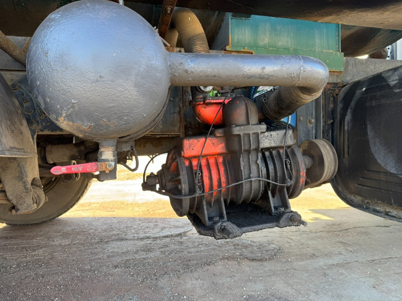 Scania 93 - 280 (14.000L / MANUAL PUMP & GEARBOX / 6X2) - Saug-/ Spülfahrzeug: das Bild 5 Scania 93 - 280 (14.000L / MANUAL PUMP & GEARBOX / 6X2) - Saug-/ Spülfahrzeug: das Bild 5