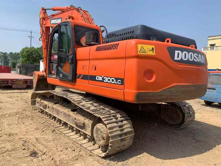 Used Digger DOOSAN DX300 Construction Machinery Construction Digger Used DOOSAN DX300 Cheap Excavator - Kettenbagger: das Bild 5 Used Digger DOOSAN DX300 Construction Machinery Construction Digger Used DOOSAN DX300 Cheap Excavator - Kettenbagger: das Bild 5