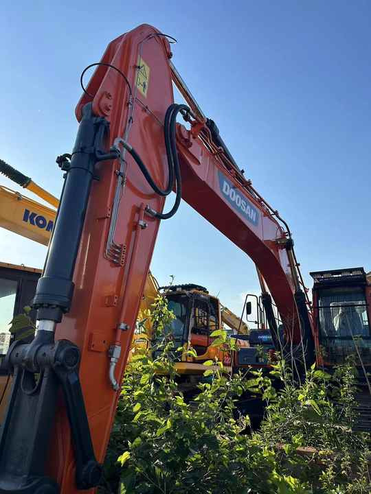 Used Digger DOOSAN DX300 Construction Machinery Construction Digger Used DOOSAN DX300 Cheap Excavator - Kettenbagger: das Bild 5 Used Digger DOOSAN DX300 Construction Machinery Construction Digger Used DOOSAN DX300 Cheap Excavator - Kettenbagger: das Bild 5