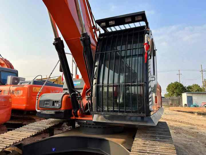 Used Digger DOOSAN DX300 Construction Machinery Construction Digger Used DOOSAN DX300 Cheap Excavator - Kettenbagger: das Bild 4 Used Digger DOOSAN DX300 Construction Machinery Construction Digger Used DOOSAN DX300 Cheap Excavator - Kettenbagger: das Bild 4
