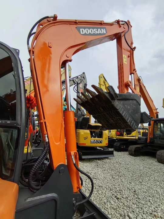 Used Digger DOOSAN DX60 Construction Machinery Construction Digger Used DOOSAN DX60 Cheap Excavator - Kettenbagger: das Bild 3 Used Digger DOOSAN DX60 Construction Machinery Construction Digger Used DOOSAN DX60 Cheap Excavator - Kettenbagger: das Bild 3