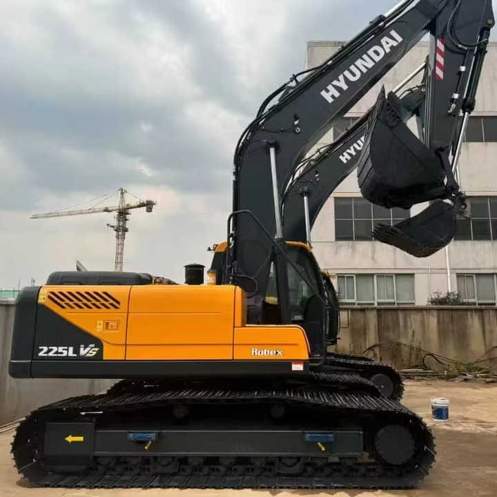 Used hyundai 225lvs Model Excavator Second Hand Machine Popular Brand Korea hyundai Hydraulic Machinery - Bagger: das Bild 1 Used hyundai 225lvs Model Excavator Second Hand Machine Popular Brand Korea hyundai Hydraulic Machinery - Bagger: das Bild 1
