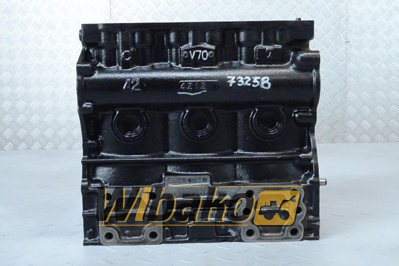 Crankcase for engine Yanmar 3TNV70 1222124 - Kurbelgehäuse für Baumaschine: das Bild 1 Crankcase for engine Yanmar 3TNV70 1222124 - Kurbelgehäuse für Baumaschine: das Bild 1