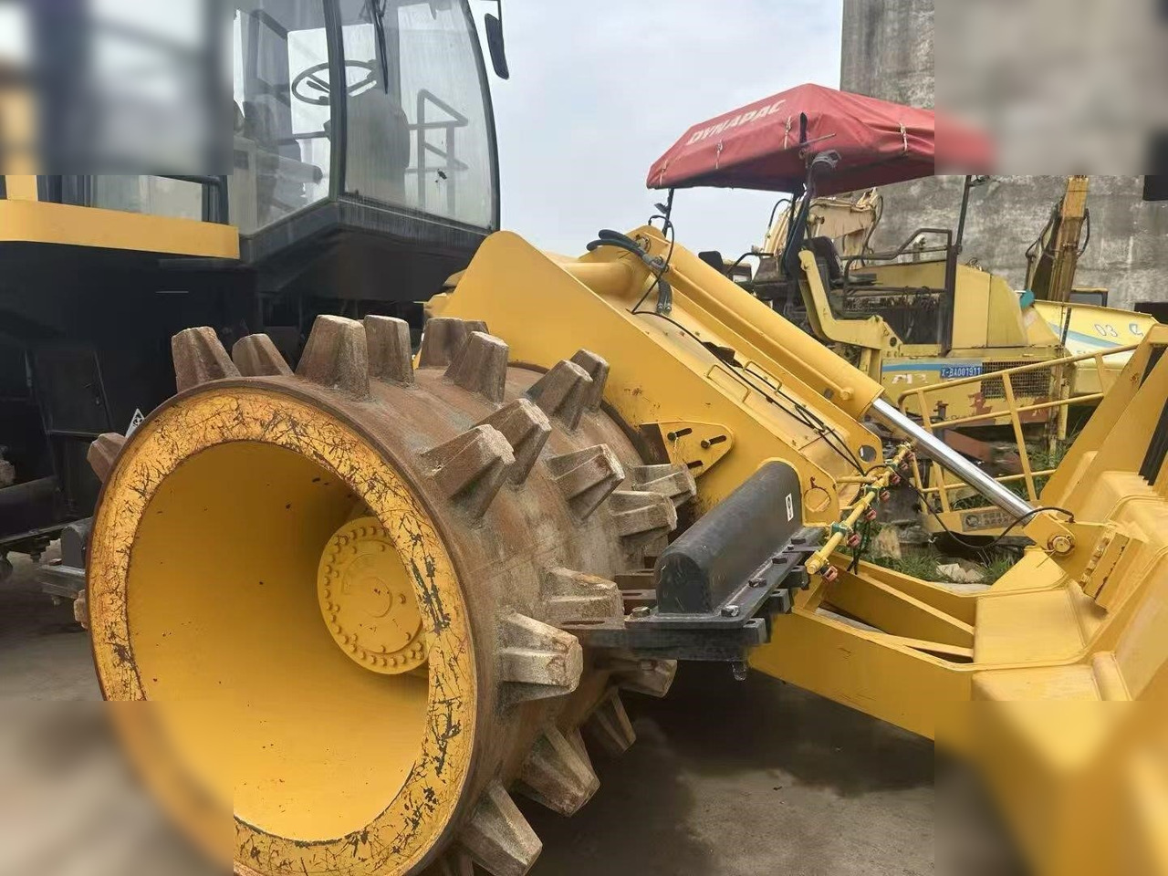 CATERPILLAR 816A - Walzenzug: das Bild 2 CATERPILLAR 816A - Walzenzug: das Bild 2
