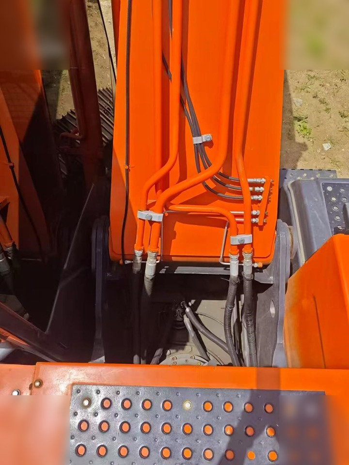 HITACHI ZX240 - Kettenbagger: das Bild 5 HITACHI ZX240 - Kettenbagger: das Bild 5