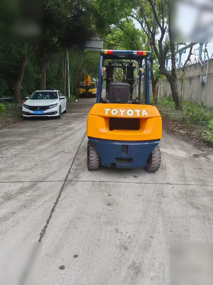 TOYOTA 8FGU30 - Gabelstapler: das Bild 2 TOYOTA 8FGU30 - Gabelstapler: das Bild 2