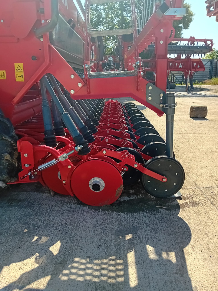 UNIA POLONEZ 550/3D - Sämaschine: das Bild 2 UNIA POLONEZ 550/3D - Sämaschine: das Bild 2