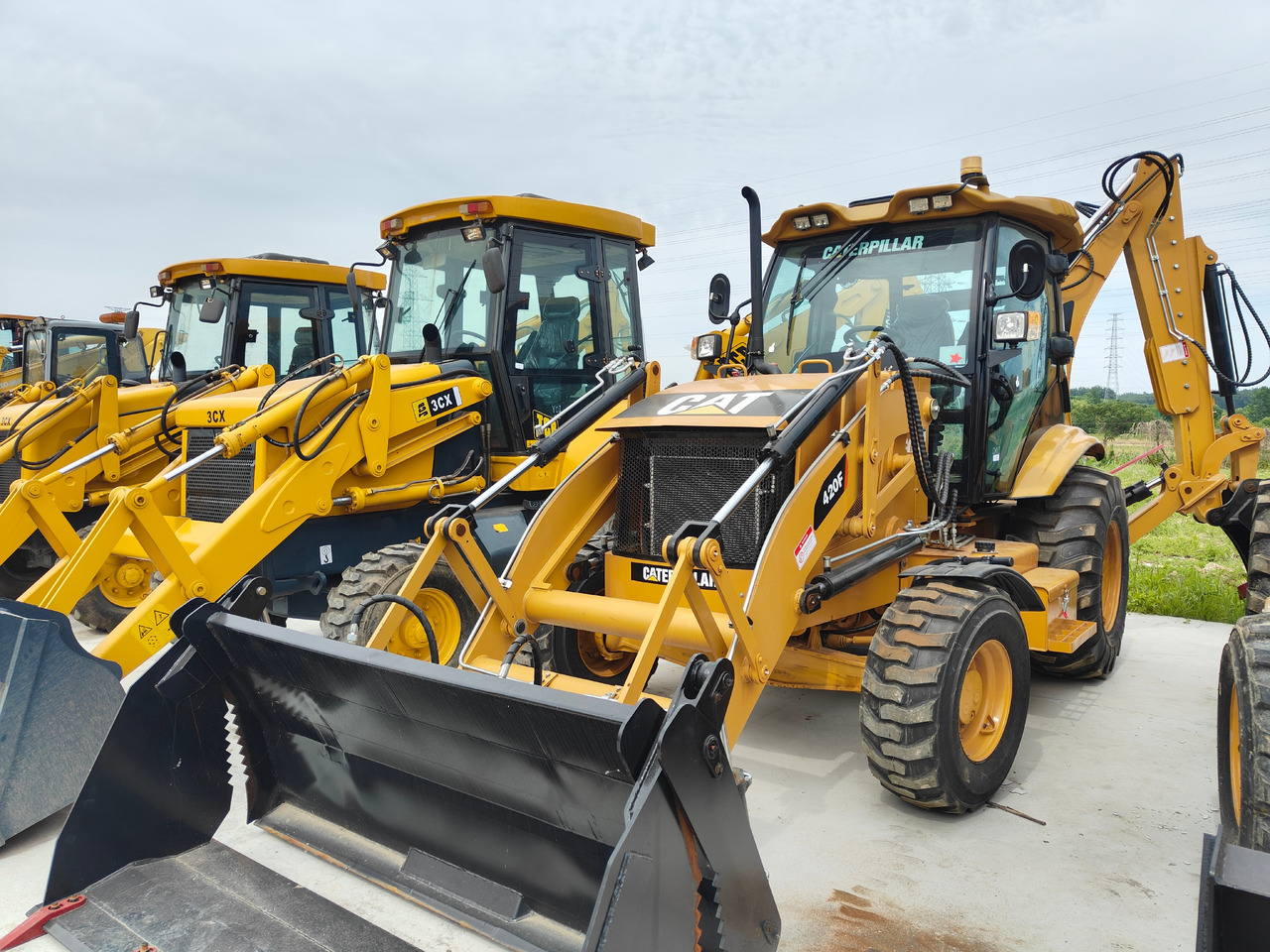 CATERPILLAR 420F backhole loader in stock - Baggerlader: das Bild 1 CATERPILLAR 420F backhole loader in stock - Baggerlader: das Bild 1