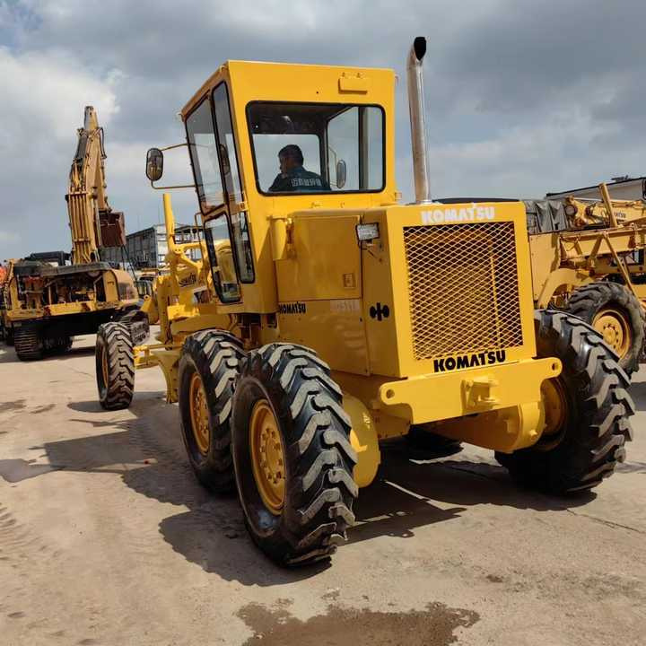 Japan Komatsu GD511 Motor Grader Cheap Price Komatsu Road Grader GD511 Good Condition in China - Grader: das Bild 5 Japan Komatsu GD511 Motor Grader Cheap Price Komatsu Road Grader GD511 Good Condition in China - Grader: das Bild 5