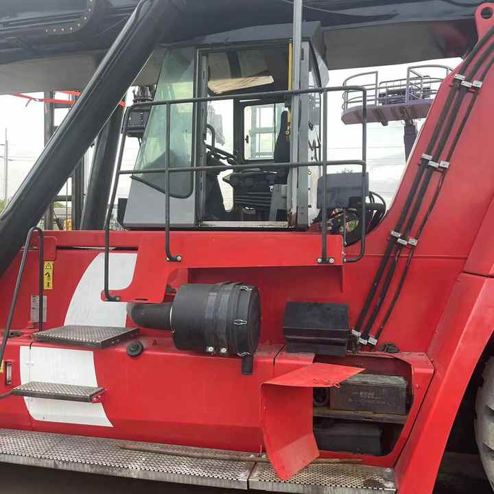 Used KALMAR DRF450-60S5 Port Reach Stacker Container Dedicated 45t - Reach stacker: das Bild 5 Used KALMAR DRF450-60S5 Port Reach Stacker Container Dedicated 45t - Reach stacker: das Bild 5