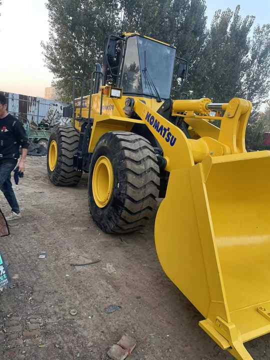 Used Komatsu WA380-3 Front Loader in Very Good Condition Strong Power komatsu 380 Wheel Loader Low Price Hot Sale - Radlader: das Bild 2 Used Komatsu WA380-3 Front Loader in Very Good Condition Strong Power komatsu 380 Wheel Loader Low Price Hot Sale - Radlader: das Bild 2