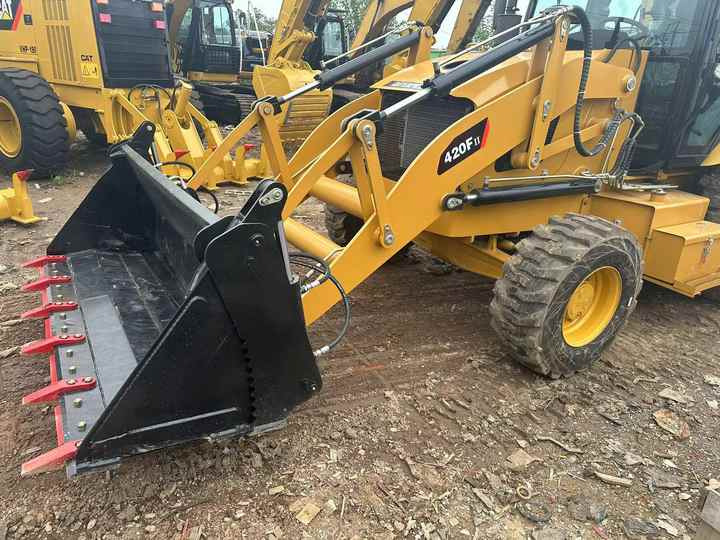 Used Wheel Loader CAT420F Caterpillar 420F Mini Construction Machinery Mini Wheel Skid Steer Loader in Stock - Baggerlader: das Bild 4 Used Wheel Loader CAT420F Caterpillar 420F Mini Construction Machinery Mini Wheel Skid Steer Loader in Stock - Baggerlader: das Bild 4