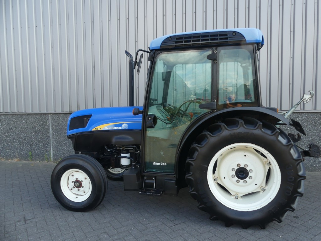NEW HOLLAND T4040F - Kleintraktor: das Bild 2 NEW HOLLAND T4040F - Kleintraktor: das Bild 2