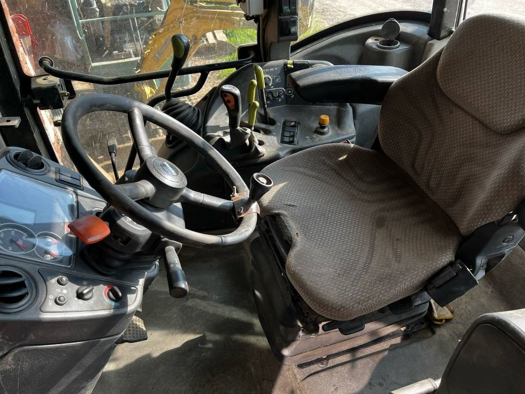 Claas Arion 420 - Traktor: das Bild 5 Claas Arion 420 - Traktor: das Bild 5